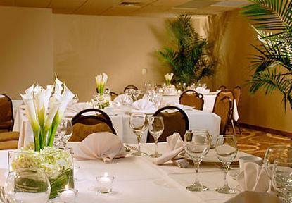 Chester Inn & Suites Шаронвилл Ресторан фото