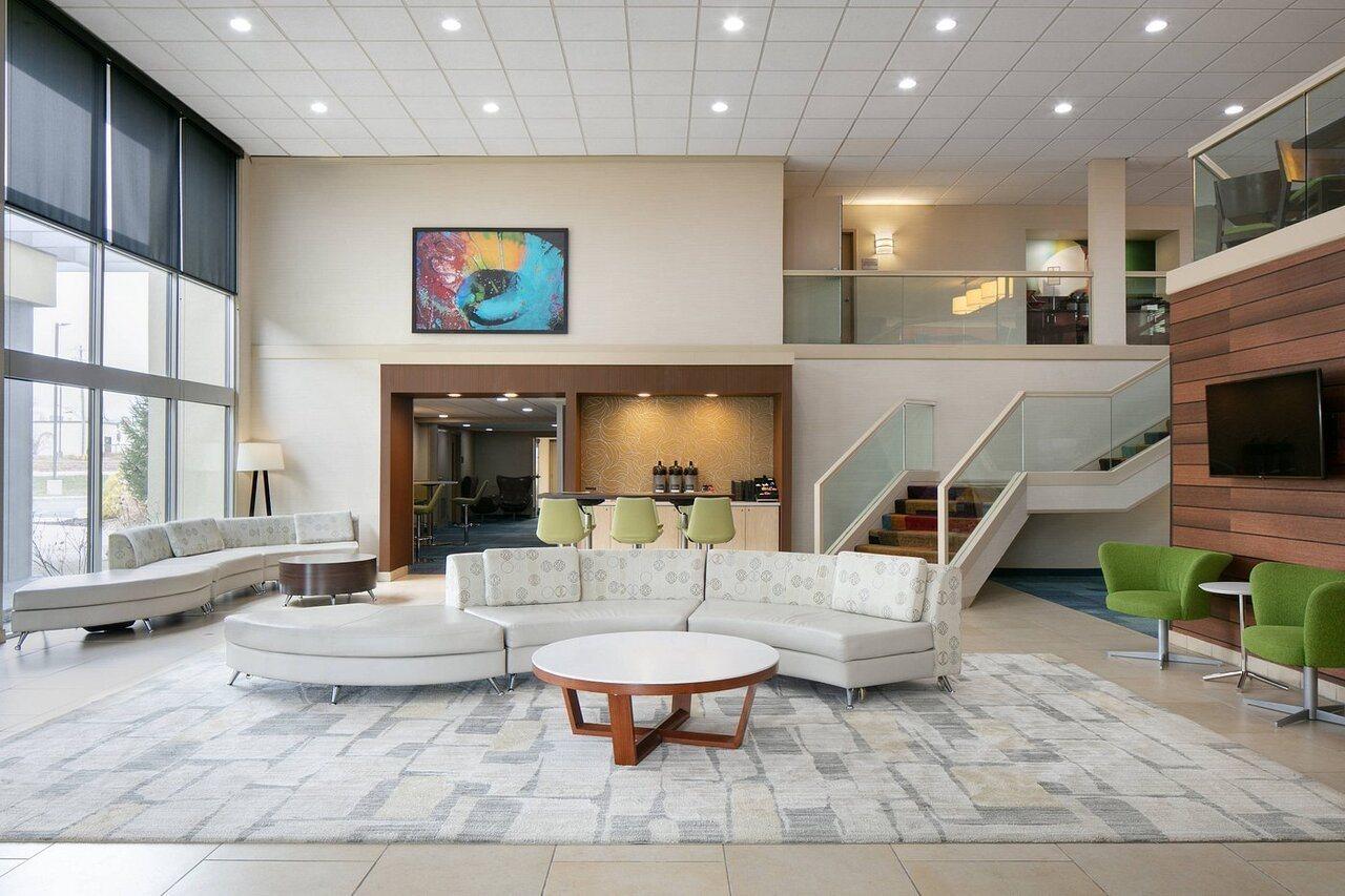 Chester Inn & Suites Шаронвилл Экстерьер фото