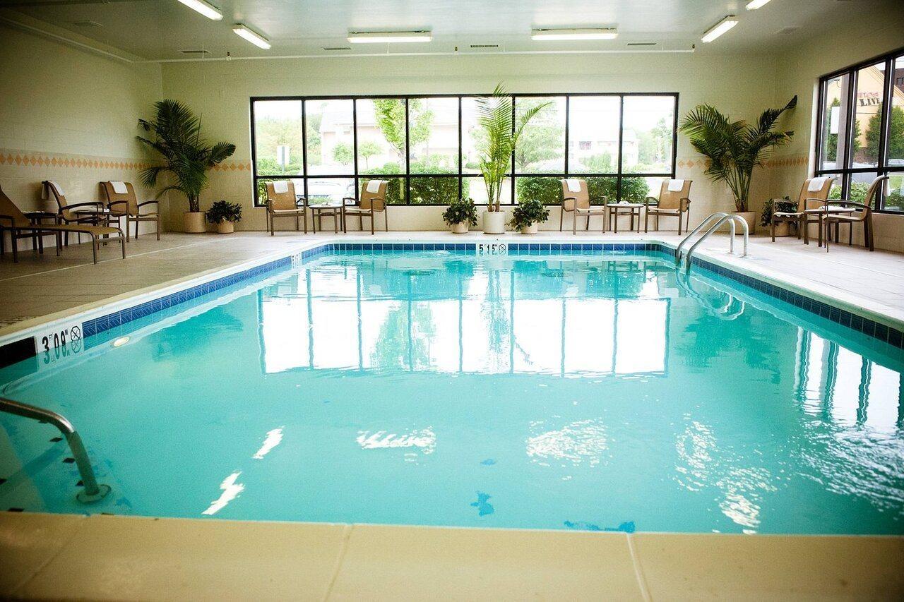 Chester Inn & Suites Шаронвилл Экстерьер фото