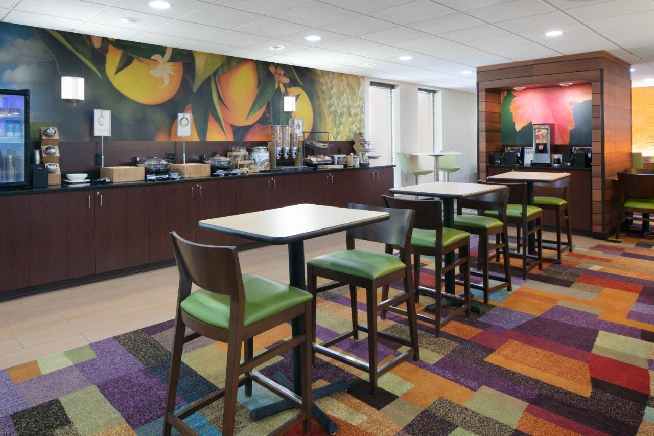 Chester Inn & Suites Шаронвилл Экстерьер фото