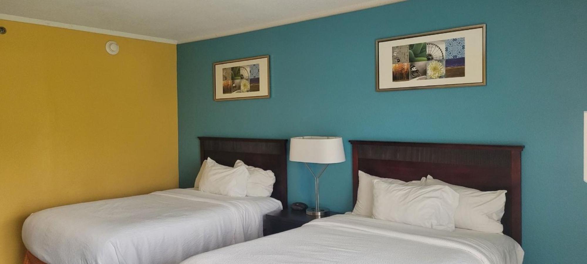Chester Inn & Suites Шаронвилл Экстерьер фото