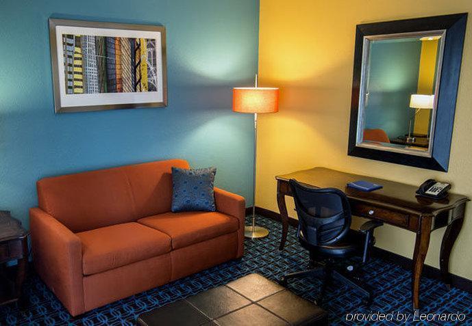 Chester Inn & Suites Шаронвилл Экстерьер фото